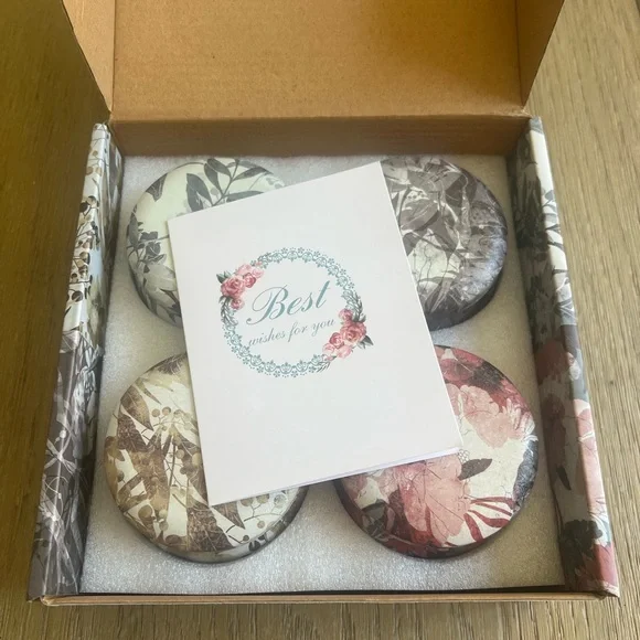 Gift box of 4 soy wax candles Scents:French Vanilla, Lavender, Freesia, Rosemary - Picture 6 of 14